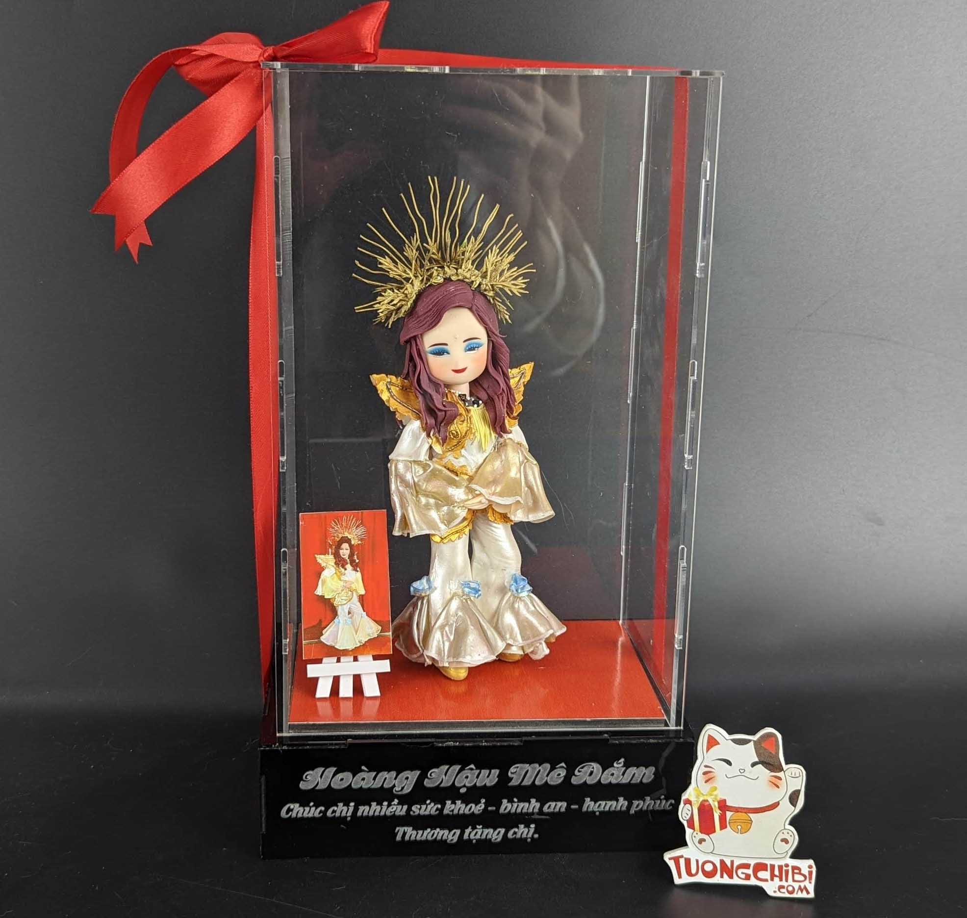 hộp chụp mica đế đen năm 2023.