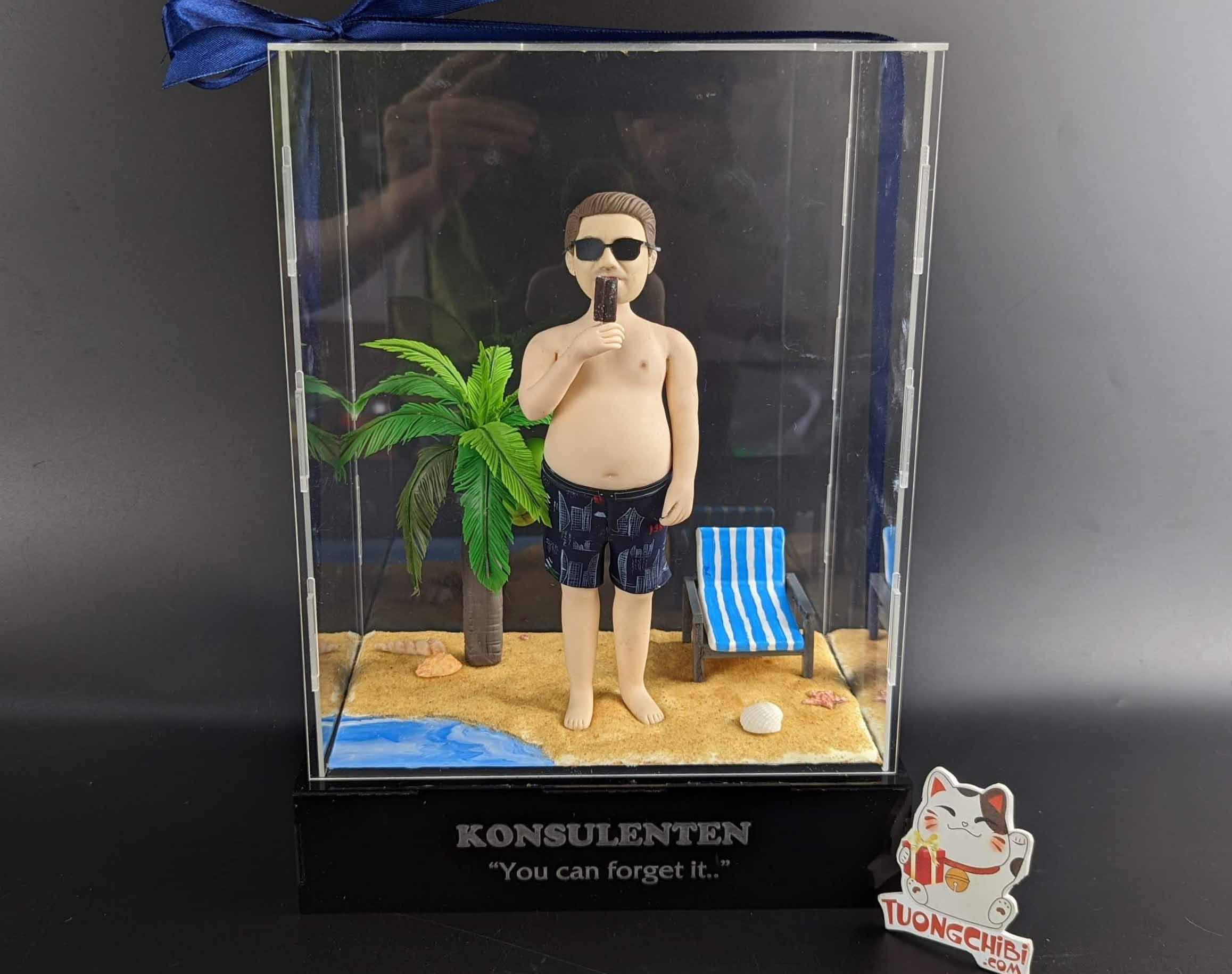 hộp mica đế đen.