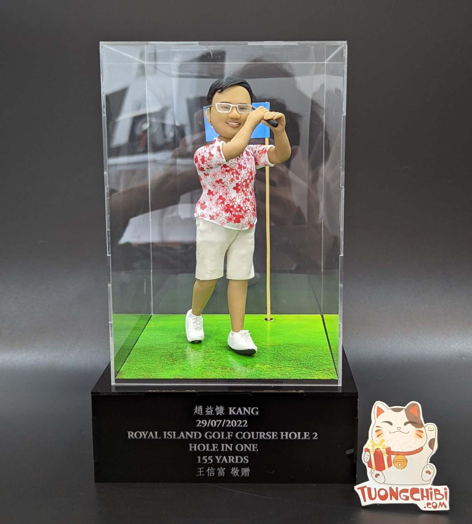 hộp mica trong suốt đế đen